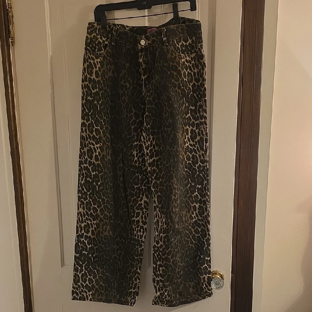 Edikted Leopard Print Wide-Leg Jeans - Picture 1 of 1